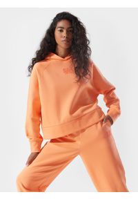 4f - Bluza dresowa z bawełną organiczną damska 4F x Anna Lewandowska. Okazja: na co dzień. Typ kołnierza: kaptur. Kolor: pomarańczowy. Materiał: bawełna, dresówka. Długość rękawa: raglanowy rękaw. Wzór: nadruk. Styl: sportowy, casual #2