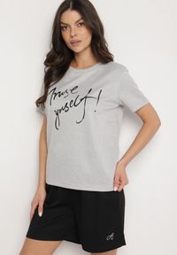 Born2be - Jasnoszary T-shirt z Ozdobnym Nadrukiem z Brokatem Tenesia. Okazja: na co dzień. Kolor: szary. Materiał: jeans, materiał. Wzór: nadruk. Styl: klasyczny, elegancki, casual