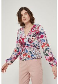 medicine - Medicine Bluzka damska kolor różowy w kwiaty. Okazja: na co dzień. Kolor: różowy. Materiał: tkanina. Długość rękawa: długi rękaw. Długość: długie. Wzór: kwiaty. Styl: casual #4
