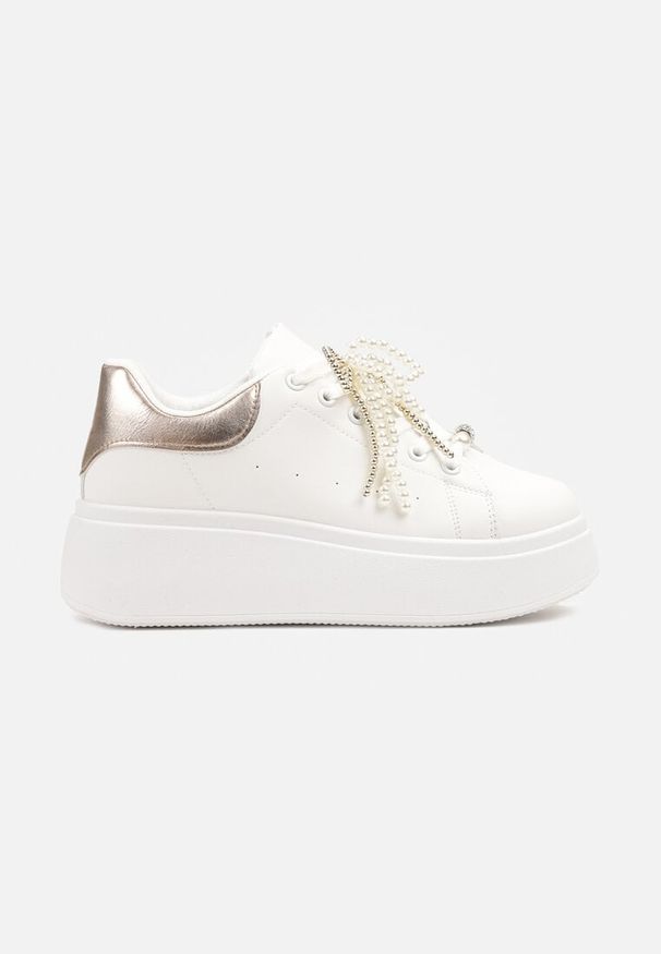 Renee - Biało-Szampańskie Sneakersy na Platformie z Perełkami i Metalowymi Kuleczkami Selavia. Okazja: na co dzień. Kolor: biały. Materiał: jeans. Obcas: na platformie