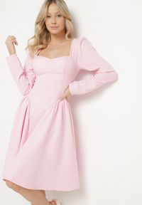 Born2be - Różowa Rozkloszowana Sukienka z Usztywnianymi Miseczkami Tillimara. Kolor: różowy. Typ sukienki: dopasowane #3