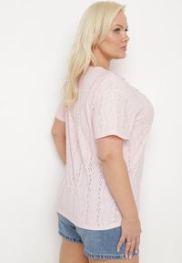 Born2be - Jasnoróżowy T-shirt Bluzka z Ażurowym Wzorem i Koronką Civina. Okazja: na co dzień. Kolor: różowy. Materiał: koronka. Wzór: ażurowy, koronka. Styl: sportowy, casual, wizytowy, elegancki, klasyczny #4