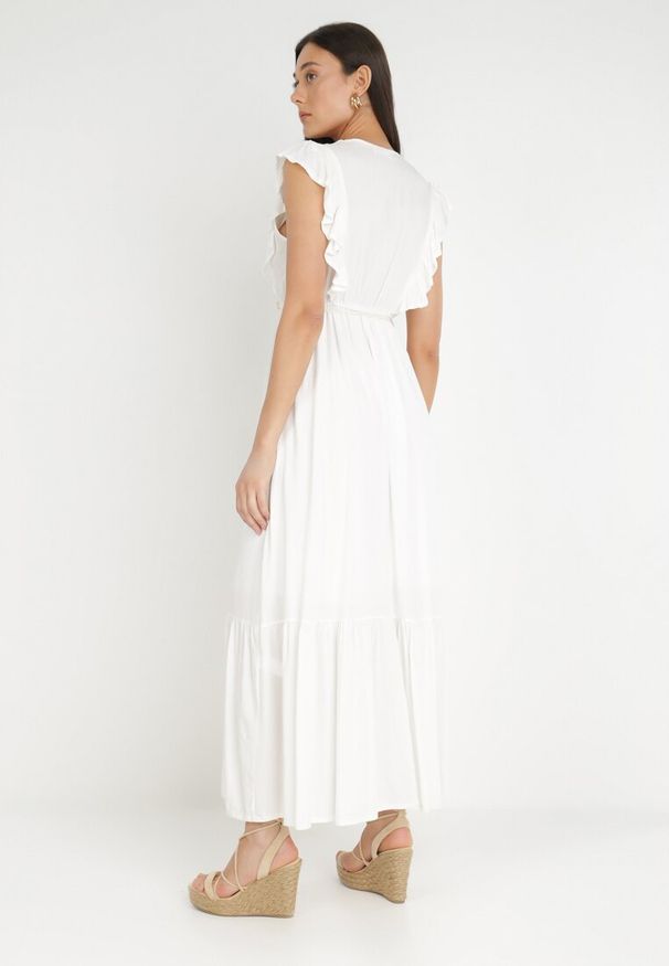 Born2be - Biała Sukienka Lasthusa. Kolor: biały. Materiał: koronka. Długość rękawa: bez rękawów. Sezon: lato. Typ sukienki: kopertowe. Styl: wakacyjny, boho. Długość: mini