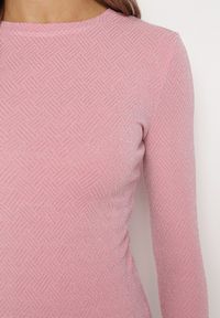 Born2be - Różowa Bluzka z Długim Rękawem i Metaliczną Nitką Aiange. Kolor: różowy. Długość rękawa: długi rękaw. Długość: długie