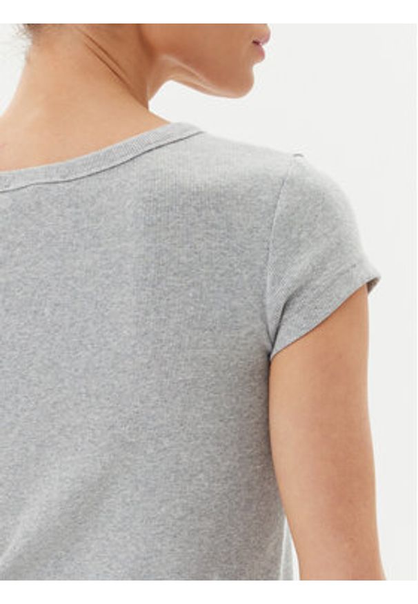 Calvin Klein Jeans T-Shirt LV047C200G Szary Slim Fit. Kolor: szary. Materiał: bawełna