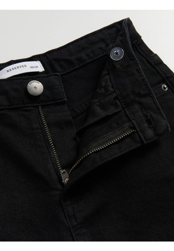 Reserved - Jeansy flare high waist - czarny. Stan: podwyższony. Kolor: czarny