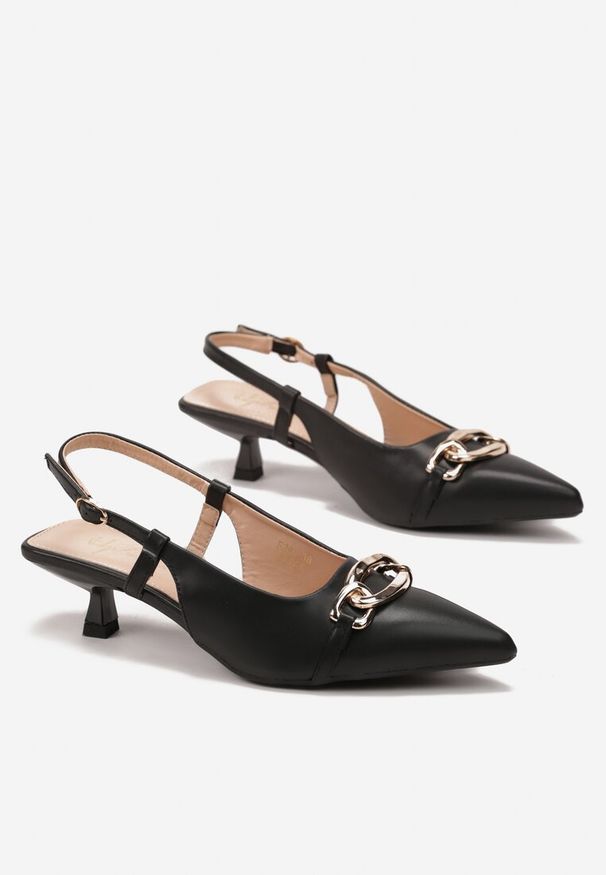 Born2be - Czarne Błyszczące Sandały na Obcasie Typu Kaczuszka z Metalową Klamrą Fredia. Okazja: na co dzień. Zapięcie: klamry. Kolor: czarny. Obcas: na obcasie. Styl: casual, elegancki, wizytowy. Wysokość obcasa: średni