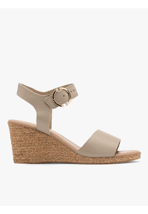 Ryłko - Beżowe sandały na koturnie. Kolor: beżowy. Materiał: skóra. Obcas: na koturnie. Styl: street