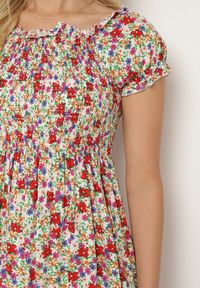 Born2be - Biało-Czerwona Wiskozowa Sukienka w Kwiaty Typu Hiszpanka z Gumką w Talii Revemia. Typ kołnierza: dekolt hiszpanka. Kolor: biały. Materiał: wiskoza. Wzór: kwiaty. Sezon: wiosna. Typ sukienki: z odkrytymi ramionami #3