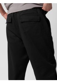 outhorn - Spodnie tkaninowe męskie - czarne. Kolor: czarny. Materiał: tkanina #3