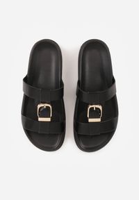 Born2be - Czarne Klapki z Ozdobną Klamrą i Paskiem Kaidine. Okazja: na co dzień. Kolor: czarny. Materiał: jeans. Sezon: lato. Styl: casual, klasyczny #5