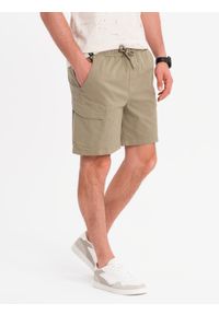 Ombre Clothing - Męskie szorty o luźnym kroju z kieszeniami typu cargo – jasnooliwkowe V3 OM-SRCG-0194 - XXL. Okazja: na co dzień. Kolor: oliwkowy. Materiał: tkanina, elastan, dzianina, bawełna, materiał. Sezon: lato. Styl: klasyczny, elegancki, casual