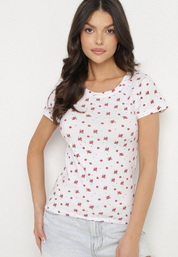 Born2be - Biały Bawełniany T-shirt w Kwiatowy Wzór Savele. Okazja: na co dzień, na spotkanie biznesowe, do pracy, na spacer. Kolor: biały. Materiał: bawełna. Wzór: kwiaty. Styl: biznesowy, klasyczny, casual