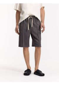 Reserved - Szorty z imitacji zamszu - ciemnoszary. Kolor: szary. Materiał: zamsz #1
