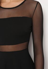 Born2be - Czarna Rozkloszowana Sukienka Mini ze Wstawkami z Siateczki Olessea. Okazja: na co dzień. Kolor: czarny. Materiał: skóra. Długość rękawa: długi rękaw. Typ sukienki: proste. Styl: casual. Długość: mini #2