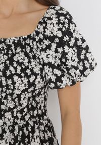 Born2be - Czarna Rozkloszowana Sukienka Maxi w Kwiaty Casceia. Kolor: czarny. Wzór: kwiaty. Długość: maxi #3