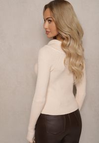 Renee - Jasnobeżowy Prążkowany Kardigan o Dopasowanym Kroju z Szerokim Kołnierzem i Zapięciem na Suwak Zinmare. Okazja: na co dzień. Kolor: beżowy. Materiał: prążkowany. Sezon: zima. Styl: elegancki, casual #3