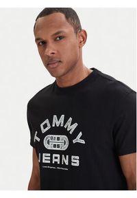 Tommy Jeans T-Shirt DM0DM22551 Czarny Regular Fit. Kolor: czarny. Materiał: bawełna #3