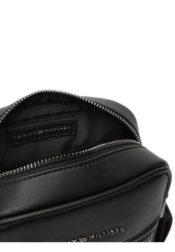 TOMMY HILFIGER - Tommy Hilfiger Saszetka Th Woven Mini Reporter AM0AM14095 Czarny. Kolor: czarny. Materiał: skóra