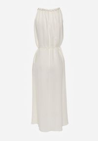 Born2be - Jasnobeżowa Wiskozowa Sukienka Bez Rękawów z Warkoczowym Splotem przy Dekolcie Shirineli. Okazja: na co dzień. Kolekcja: plus size. Kolor: beżowy. Materiał: wiskoza. Długość rękawa: bez rękawów. Wzór: ze splotem. Typ sukienki: proste, dla puszystych. Styl: boho, elegancki, klasyczny, casual #2