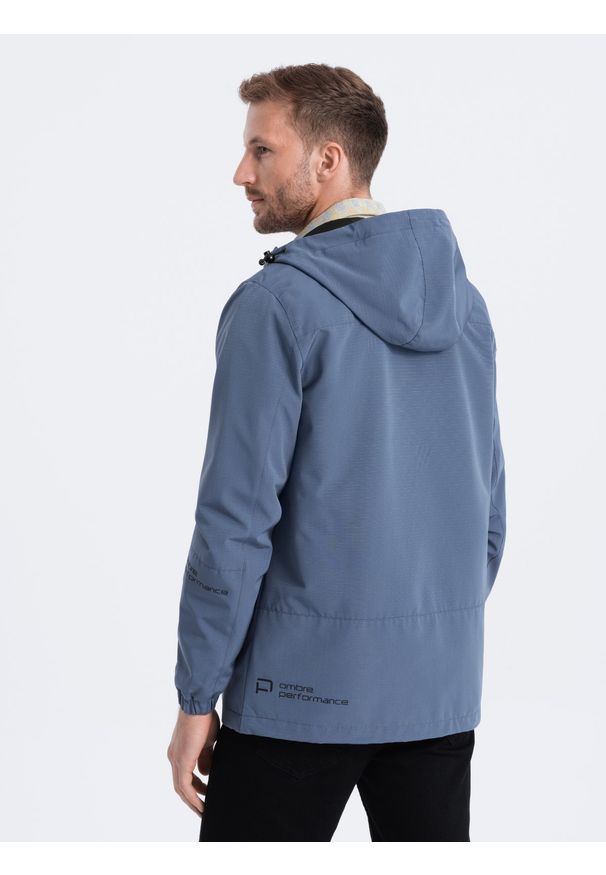 Niebieska kurtka Ombre Clothing na wiosnę
