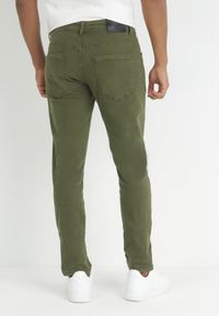 Born2be - Ciemnozielone Spodnie Slim Ridhi. Kolor: zielony. Długość: długie. Wzór: jednolity #6