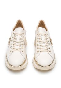 Wittchen - Damskie sneakersy skórzane z klamrą na platformie w pasy kremowe. Okazja: na co dzień. Nosek buta: okrągły. Zapięcie: klamry. Kolor: kremowy. Materiał: skóra. Wzór: aplikacja, paski. Obcas: na platformie #4