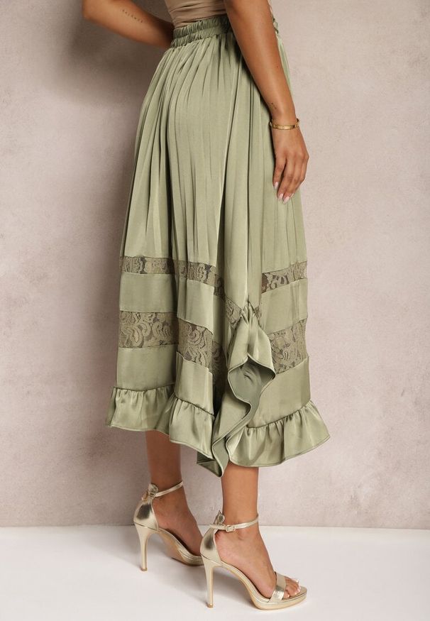 Renee - Zielona Asymetryczna Spódnica Plisowana High Waist z Gumką w Talii i Koronkowymi Wstawkami Reslifa. Stan: podwyższony. Kolor: zielony. Materiał: koronka. Sezon: lato