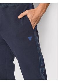 Guess Spodnie dresowe Z2RB14 K6ZS1 Granatowy Regular Fit. Kolor: niebieski. Materiał: bawełna #5