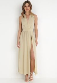 Born2be - Beżowa Sukienka Parthenope. Kolor: beżowy. Długość rękawa: bez rękawów. Typ sukienki: kopertowe. Styl: wizytowy. Długość: maxi #1