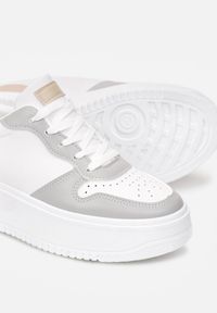 Born2be - Biało-Szare Sneakersy Wiki. Wysokość cholewki: przed kostkę. Nosek buta: okrągły. Kolor: biały. Materiał: materiał. Szerokość cholewki: normalna #2