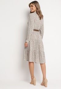 Born2be - Jasnoniebieska Sukienka Ampissa. Typ kołnierza: kołnierz z falbankami. Kolor: niebieski. Wzór: aplikacja, kwiaty, nadruk. Styl: klasyczny. Długość: midi #2