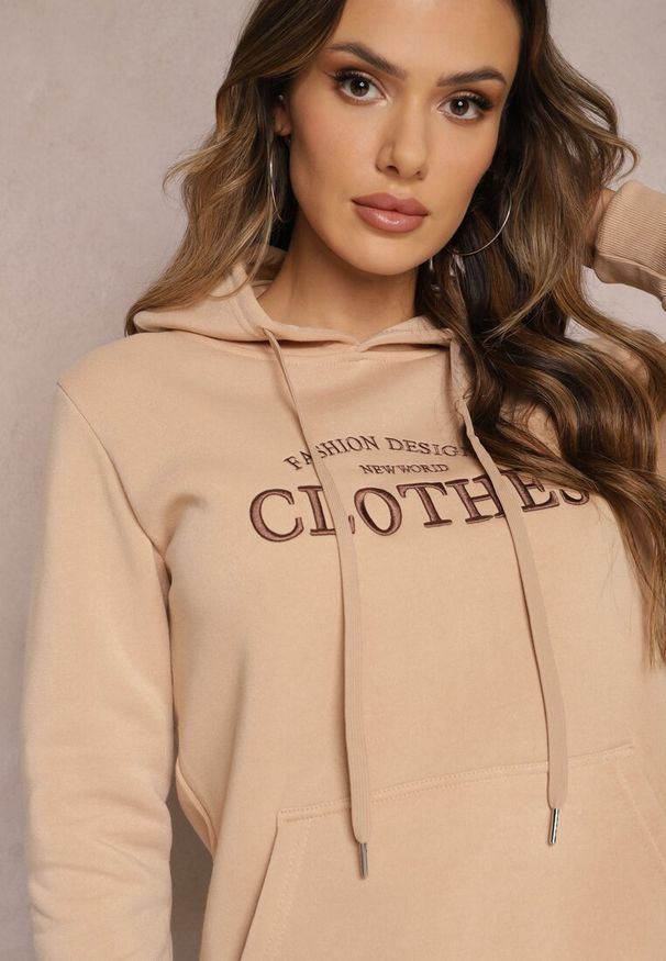 Renee - Beżowa Ocieplana Bluza z Haftem i Kapturem Ieliana. Typ kołnierza: kaptur. Kolor: beżowy. Materiał: dzianina, tkanina, polar. Wzór: haft. Styl: elegancki