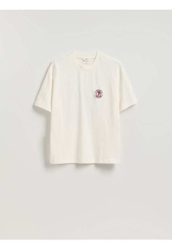 Reserved - T-shirt boxy z nadrukiem na plecach - złamana biel. Materiał: dzianina, bawełna. Wzór: nadruk