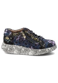 Granatowe Sneakersy Laura Vita Modne Obuwie Damskie. Okazja: na co dzień. Zapięcie: sznurówki. Kolor: niebieski. Materiał: jeans. Wzór: kwiaty, aplikacja, nadruk. Styl: casual, boho, klasyczny