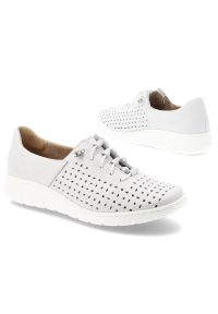 Półbuty damskie Wasak, ze skóry naturalnej licowej ażurowa cholewka sznurowanie lekka podeszwa casual, białe, 0810. Okazja: na co dzień. Zapięcie: sznurówki. Kolor: biały. Materiał: skóra. Szerokość cholewki: normalna. Wzór: ażurowy. Styl: casual #5