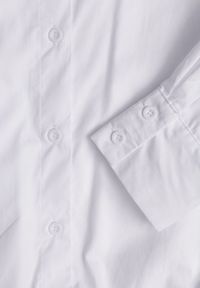 Renee - Biała Koszula z Bawełny w Stylu Balloon Oversize Arlelia. Okazja: na co dzień. Typ kołnierza: kołnierzyk klasyczny. Kolor: biały. Materiał: bawełna. Styl: casual, elegancki, klasyczny #3