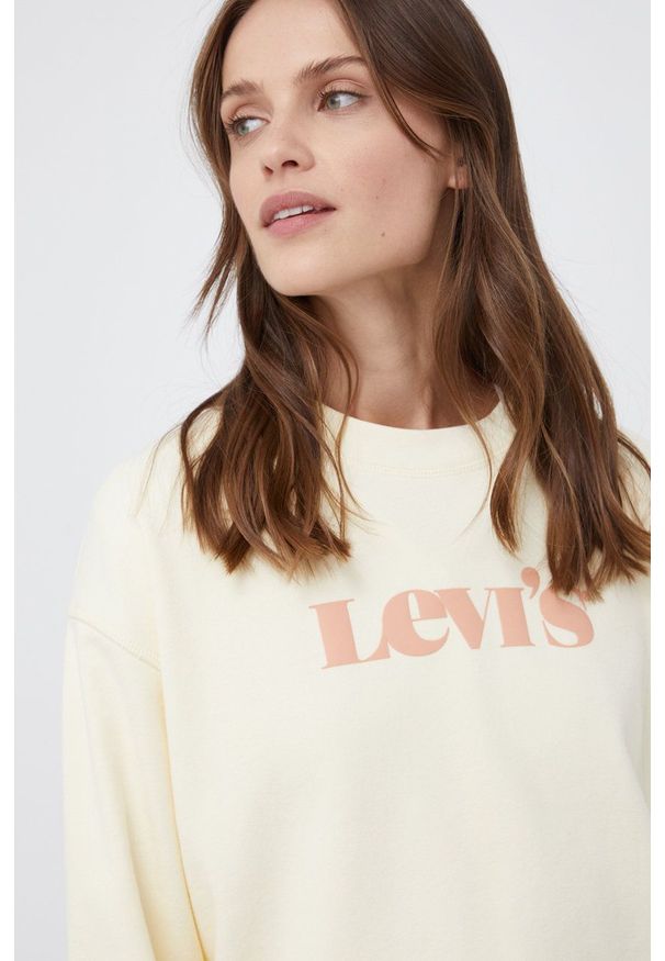 Levi's® - Levi's Bluza bawełniana damska kolor żółty z nadrukiem. Okazja: na spotkanie biznesowe, na co dzień. Kolor: żółty. Materiał: bawełna. Długość rękawa: długi rękaw. Długość: długie. Wzór: nadruk. Styl: casual, biznesowy