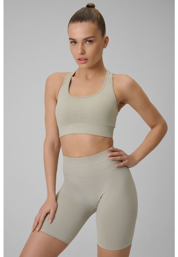 4f - 4F Biustonosz treningowy bezszwowy z niskim wsparciem damski - beżowy XS/S. Kolor: beżowy. Materiał: włókno, materiał. Rodzaj stanika: wyciągane miseczki. Sport: fitness