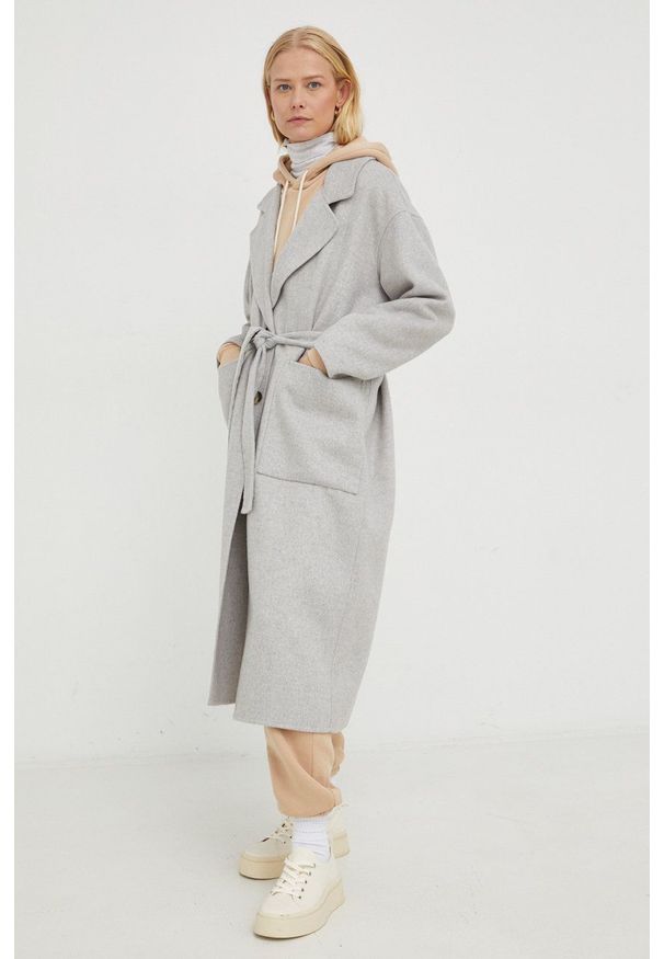 AMERICAN VINTAGE - American Vintage płaszcz wełniany kolor szary przejściowy oversize. Kolor: szary. Materiał: wełna. Styl: vintage