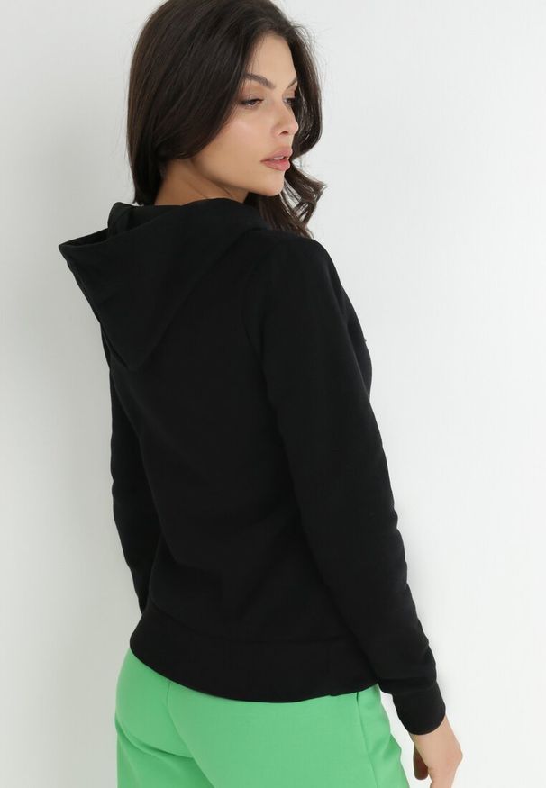 Born2be - Czarna Bluza z Kapturem Ivei. Okazja: na co dzień, do pracy, na uczelnię. Typ kołnierza: kaptur. Kolor: czarny. Materiał: polar, tkanina. Długość rękawa: długi rękaw. Długość: długie. Wzór: jednolity. Styl: casual