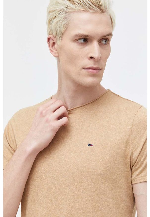 Tommy Jeans t-shirt męski kolor beżowy melanżowy. Kolor: beżowy. Materiał: bawełna, dzianina. Wzór: melanż. Styl: klasyczny