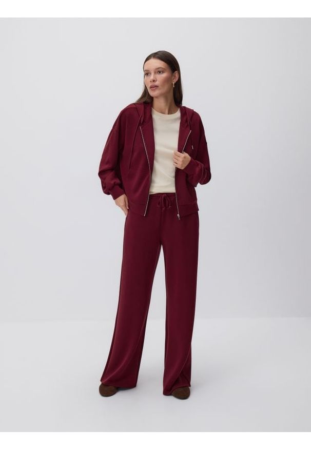 Reserved - Oversizowa bluza - bordowy. Kolor: czerwony. Materiał: dzianina. Wzór: gładki