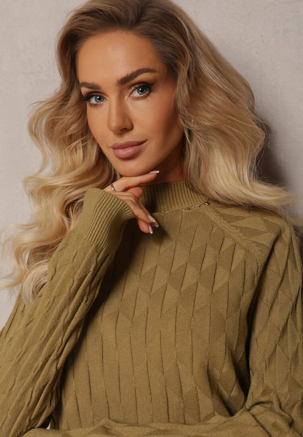 Renee - Jasnozielony Golf o Klasycznym Fasonie Anofra. Typ kołnierza: golf. Kolor: zielony. Styl: klasyczny