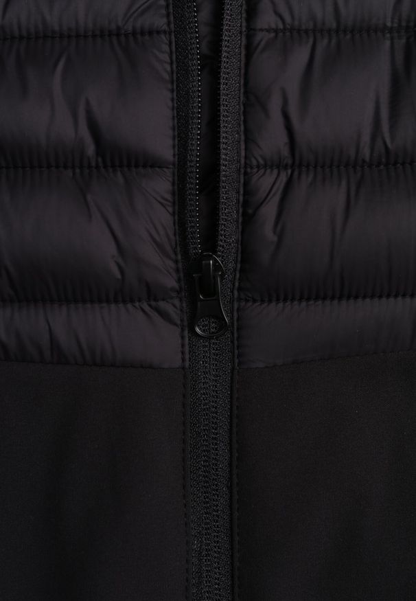 Born2be - Czarna Pikowana Kurtka Przejściowa z Kapturem i Elastycznymi Rękawami Nikitha. Okazja: na co dzień. Typ kołnierza: kaptur. Kolor: czarny. Materiał: jeans, nylon. Styl: casual, elegancki, sportowy, klasyczny