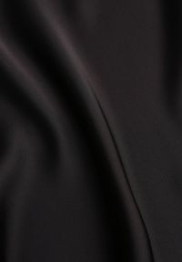 Renee - Czarna Koktajlowa Spódnica z Satyny o Rozkloszowanym Kroju Zinnivira. Kolor: czarny. Materiał: satyna. Styl: wizytowy #4