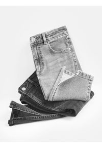 Reserved - Jeansy slim fit z rozcięciem - czarny. Kolor: czarny