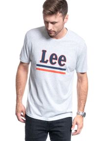 Lee - MĘSKI T-SHIRT LEE STRIPE TEE SHARP GREY MELE L64VFQ03. Kolor: szary #6