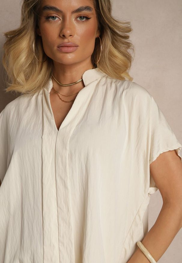 Renee - Beżowa Bluzka Oversize z Wiskozą o Kroju Nietoperz z Dekoltem w Serek Davithiel. Okazja: na co dzień. Typ kołnierza: dekolt w serek. Kolor: beżowy. Materiał: wiskoza. Styl: casual, elegancki