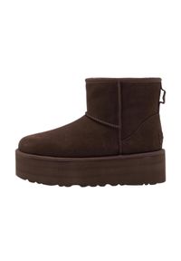 Ugg - Buty do chodzenia dla dorosłych UGG Boot Classic Mini Platform Cedar. Kolor: brązowy. Obcas: na platformie. Sport: turystyka piesza